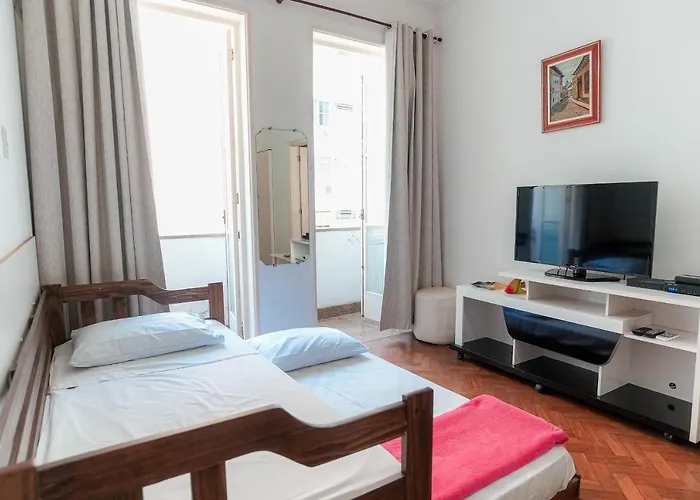 Apartamento luminoso com vista lateral para praia
